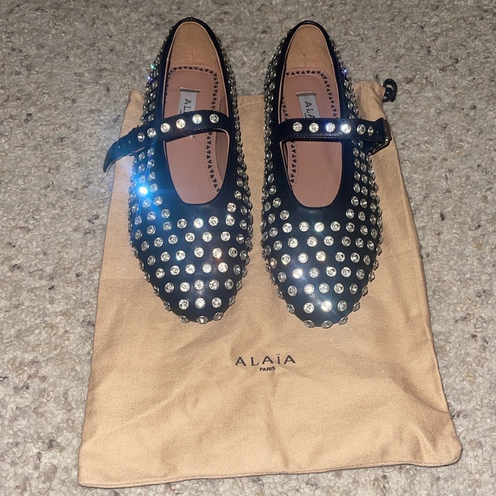 Women sparkle stud black leather flats size 39